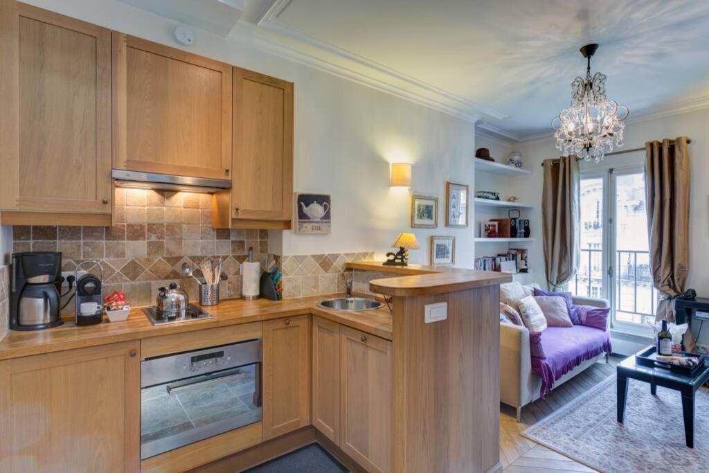 Apartment 27 Avenue De La Bourdonnais 75007 Chablis