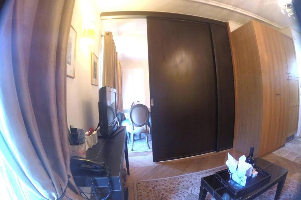 Apartment 27 Avenue De La Bourdonnais 75007 Chablis *