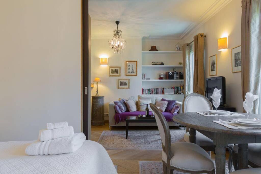 Apartment 27 Avenue De La Bourdonnais 75007 Chablis