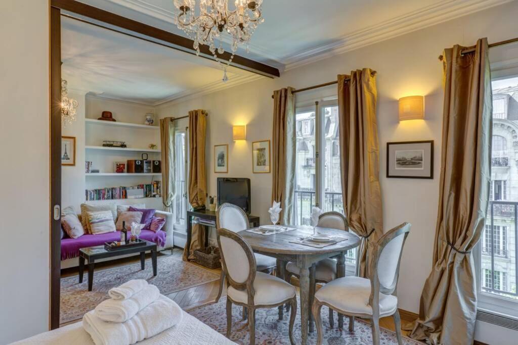 Apartment 27 Avenue De La Bourdonnais 75007 Chablis *