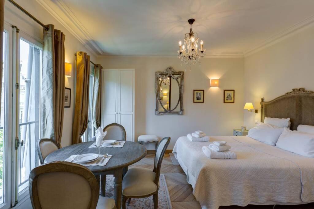 27 Avenue De La Bourdonnais 75007 Chablis *