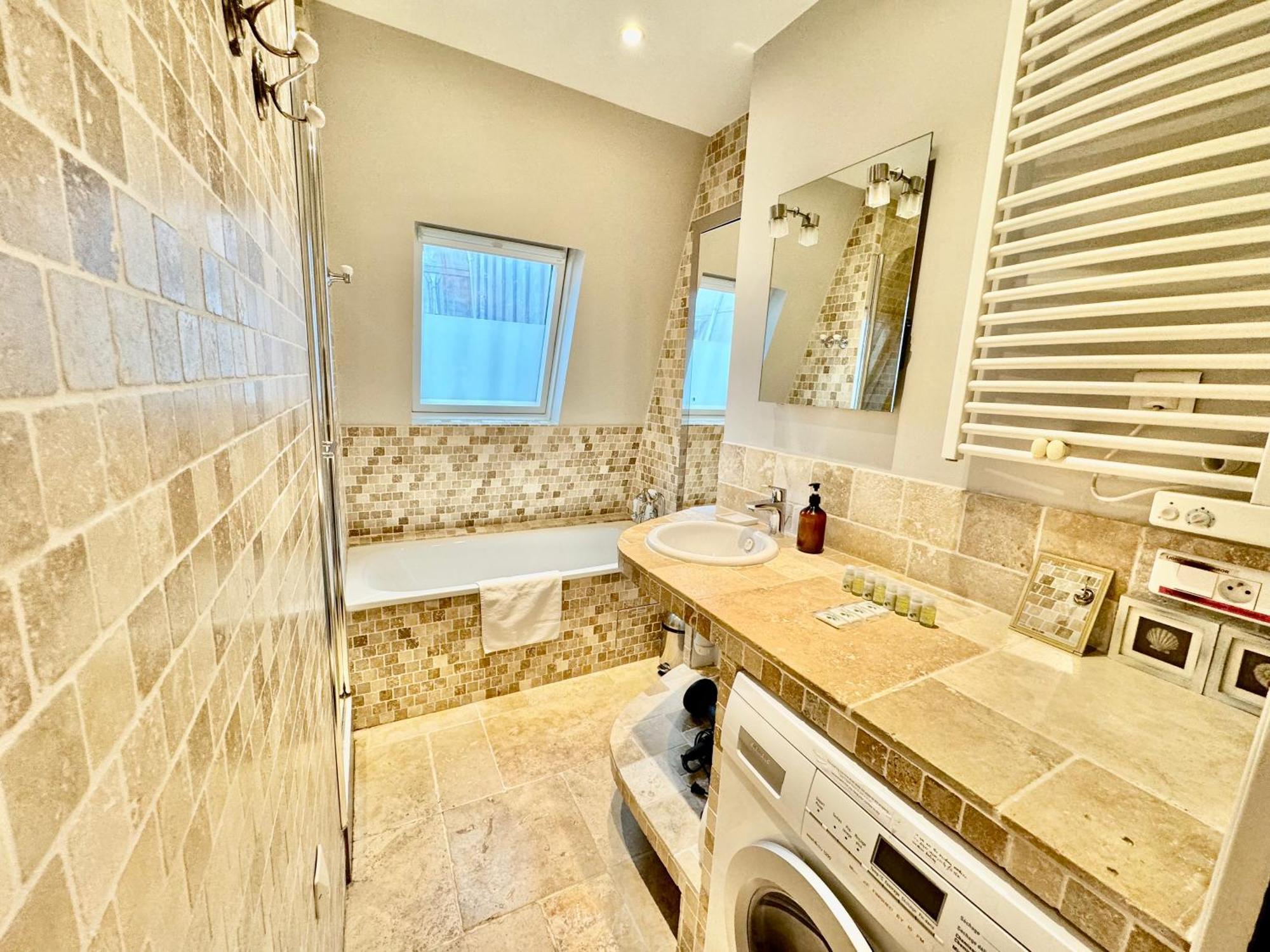 27 Avenue De La Bourdonnais 75007 Chablis Apartment