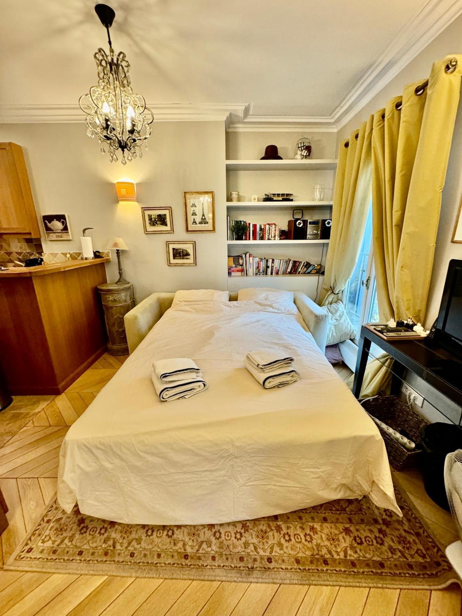 27 Avenue De La Bourdonnais 75007 Chablis * Paris