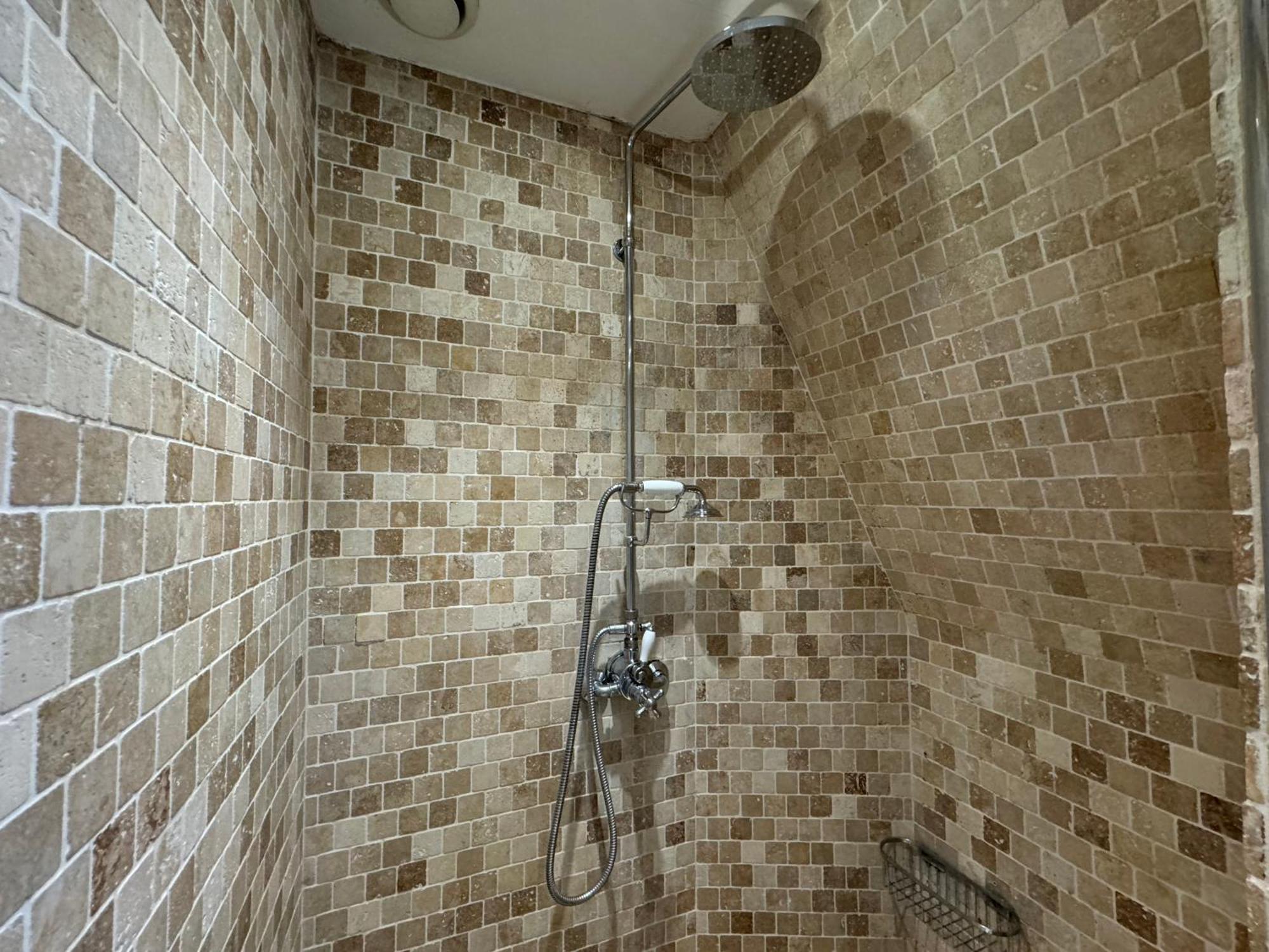 Apartment 27 Avenue De La Bourdonnais 75007 Chablis *