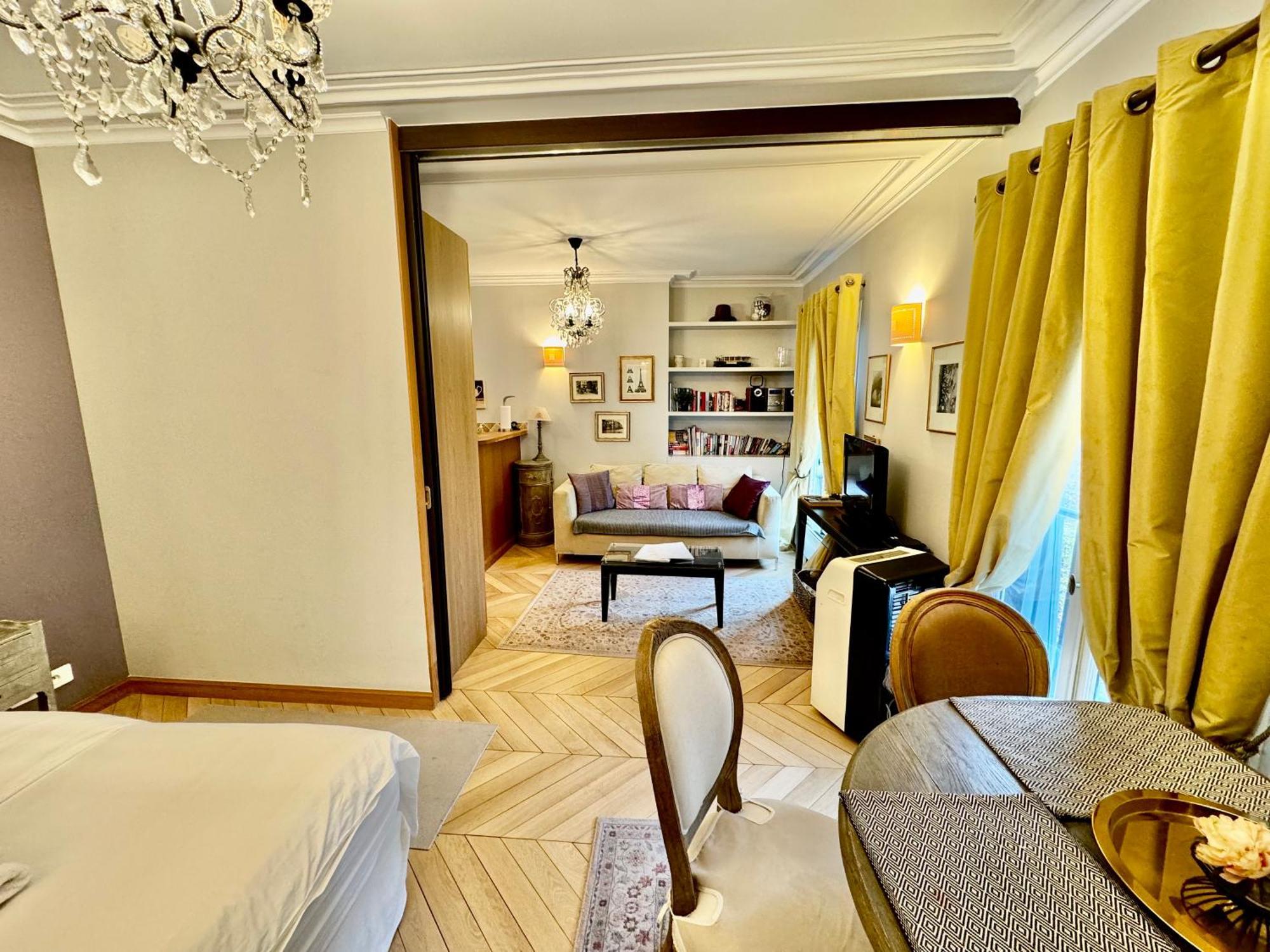 Apartment 27 Avenue De La Bourdonnais 75007 Chablis Paris