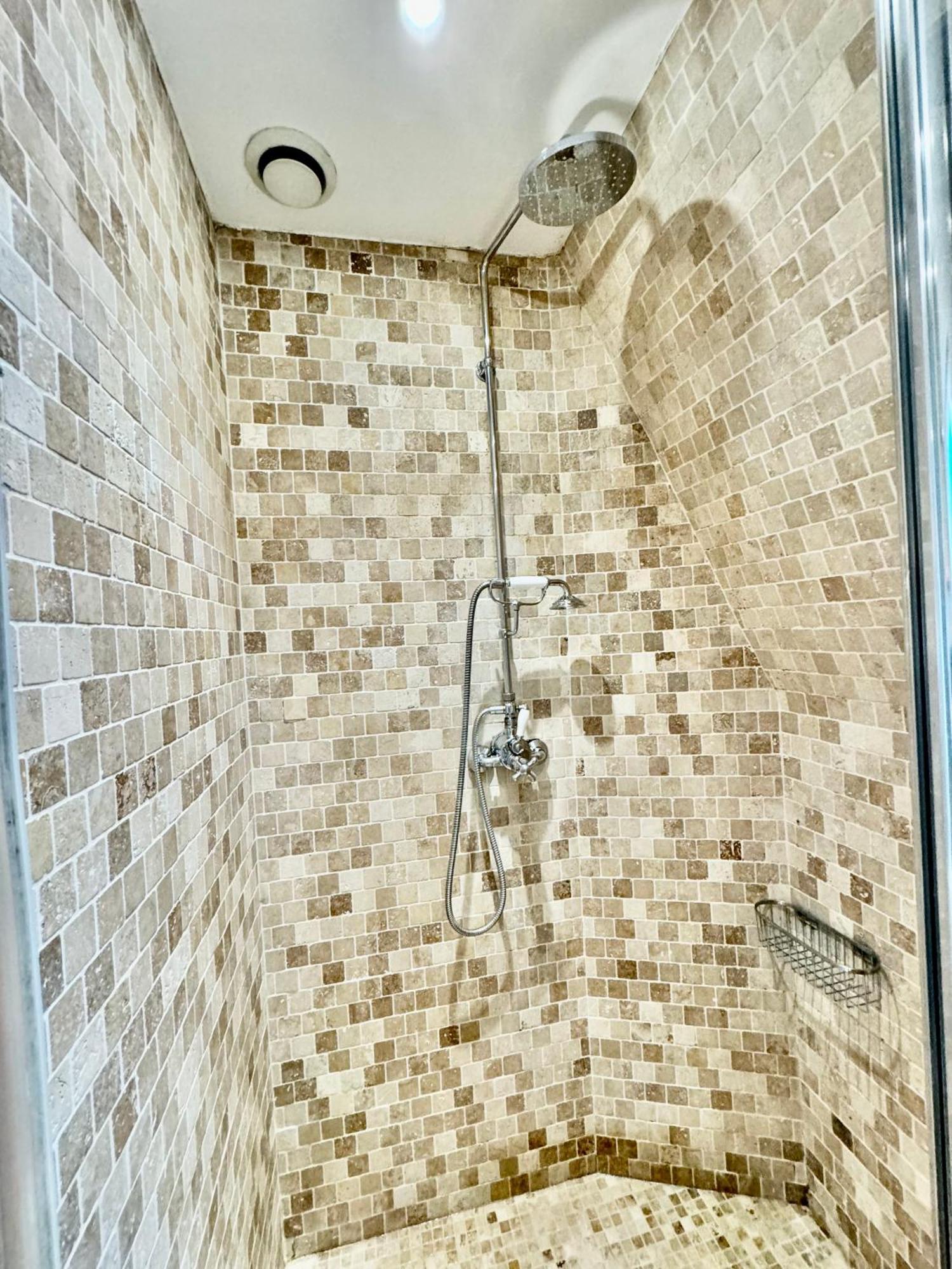 27 Avenue De La Bourdonnais 75007 Chablis Apartment *